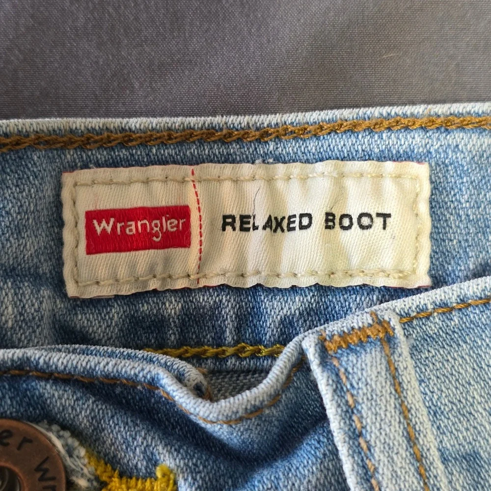Wrangler Cutoff Denim Shorts Light Wash Raw Hem Size 32‎ Festival Western